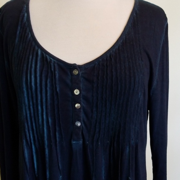 Top - Picture 2 of 8